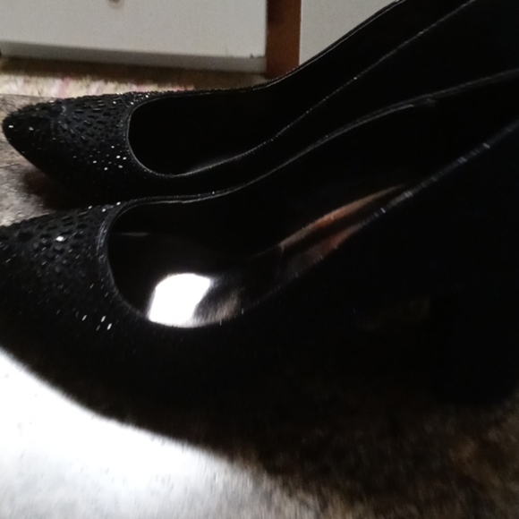 Shoes - Picture 2 of 6